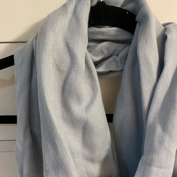 🎉5/$30 - Light blue vintage scarf 💎 - Picture 3 of 3